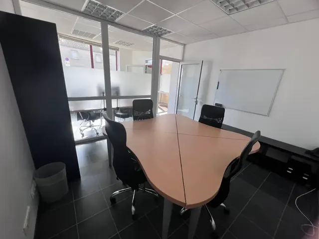 Bureau RDC Fond avec Salon - Photo 1