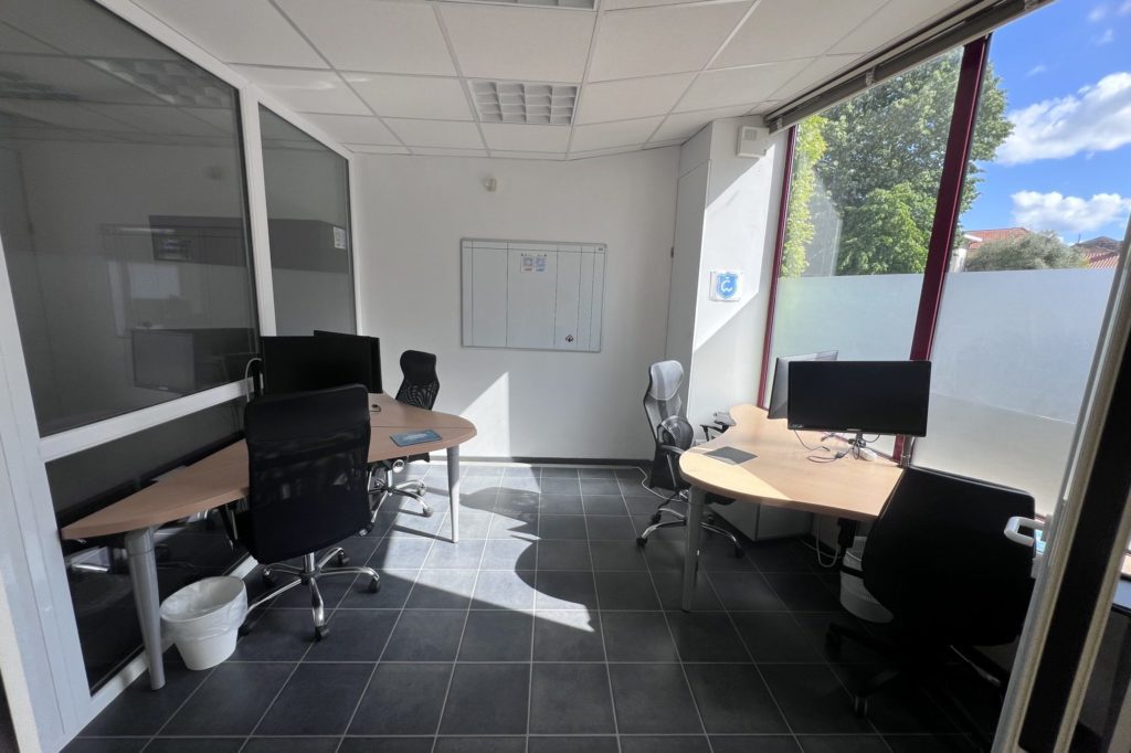 Bureaux, rez-de-chaussée, Cauwork Cauwork — Domiciliation, Coworking, Standard téléphonique